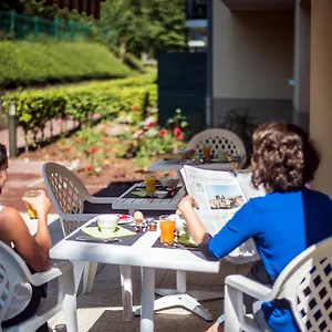 Hotel Zenitude Hôtel-résidences L'orée Du Parc